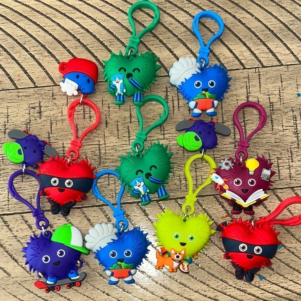 Heart ♥️ ❤️ 💜 Bag Clips Some with pendants. Set of 9 Keychains for Kids